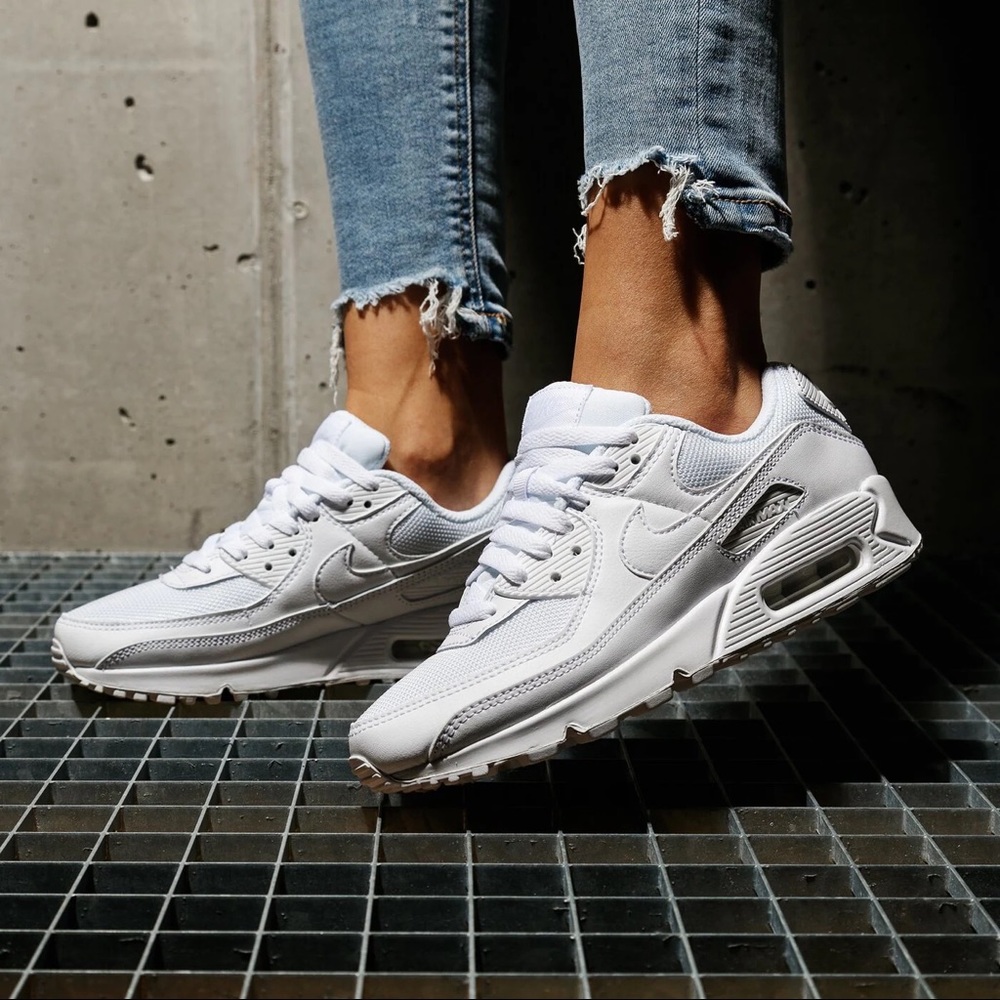 NWT Nike Air Max 90 Women’s Shoes - Picture 4 of 9